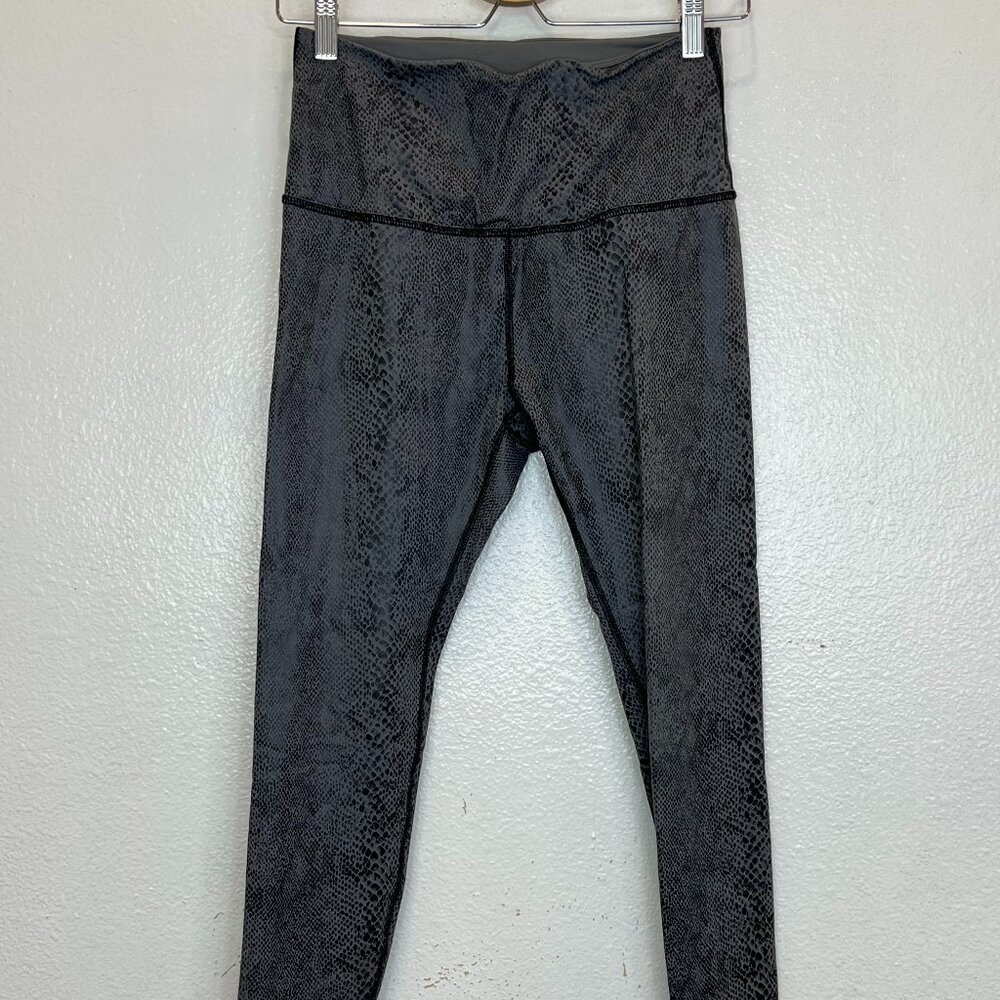 Beyond Yoga Gray High Waisted Snake Print Shiny Leggings Size‎ M